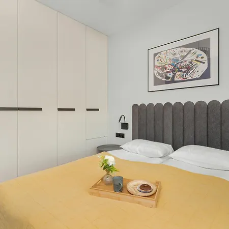 Jasne Apartmenty Z Parkingiem Popieluszki W Gdansku By Renters * Gdańsk
